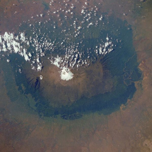 600px-Kilimanjaro_satellit
