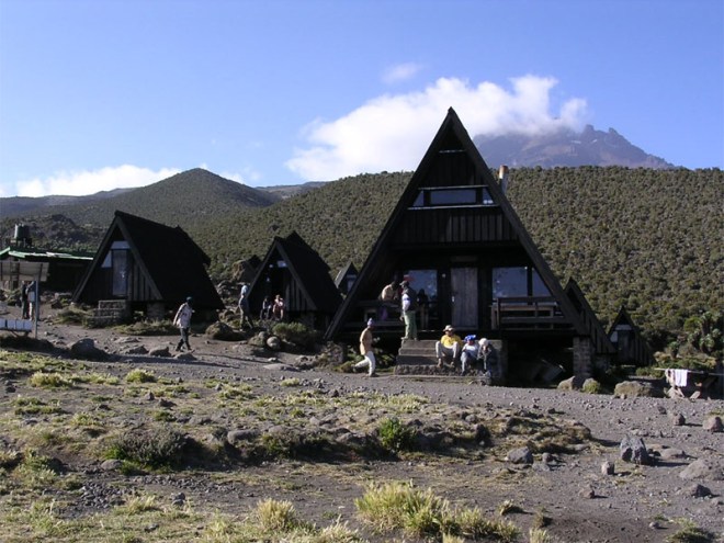 Horombo_Hut_in_Kilimanjaro_Park_001